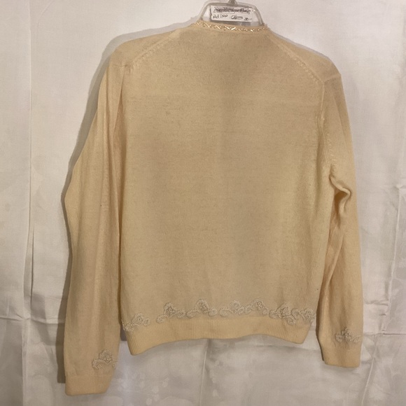 Vintage Angora sweater ,made in Hong Kong - Picture 7 of 9